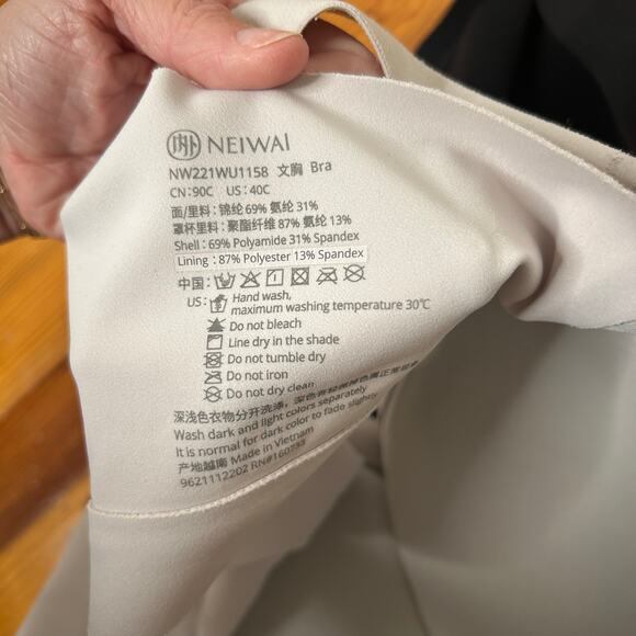 Neiwai Barely Zero Fixed Cup Curve Bras (2) Black/Fluffy Peach - Picture 4 of 5